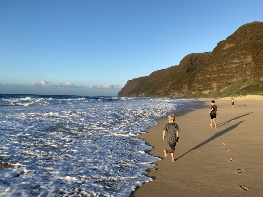 Running along the waves at Polihale Beach - Best of Kauai